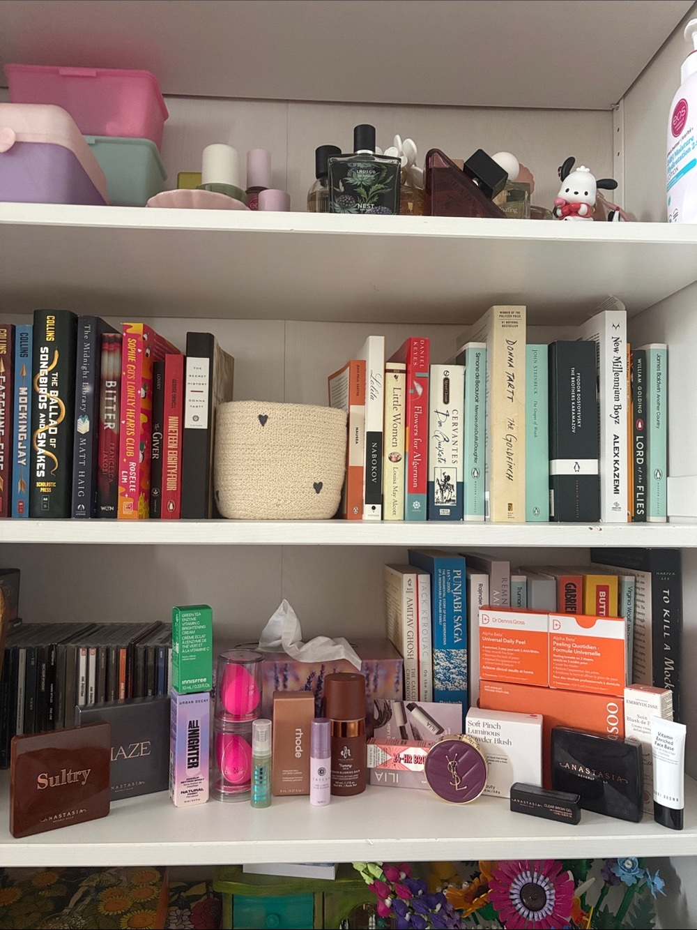 Basically brand new, or gently used makeup bundle, read listing.